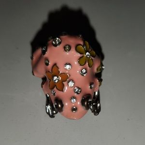 Expandable pink frog ring